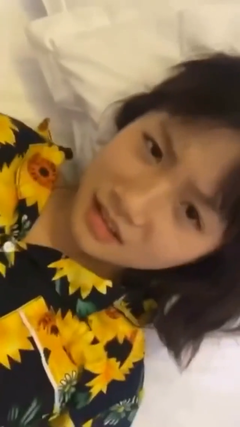 Em gái áo hoa 2k7 cute lộ clip sex